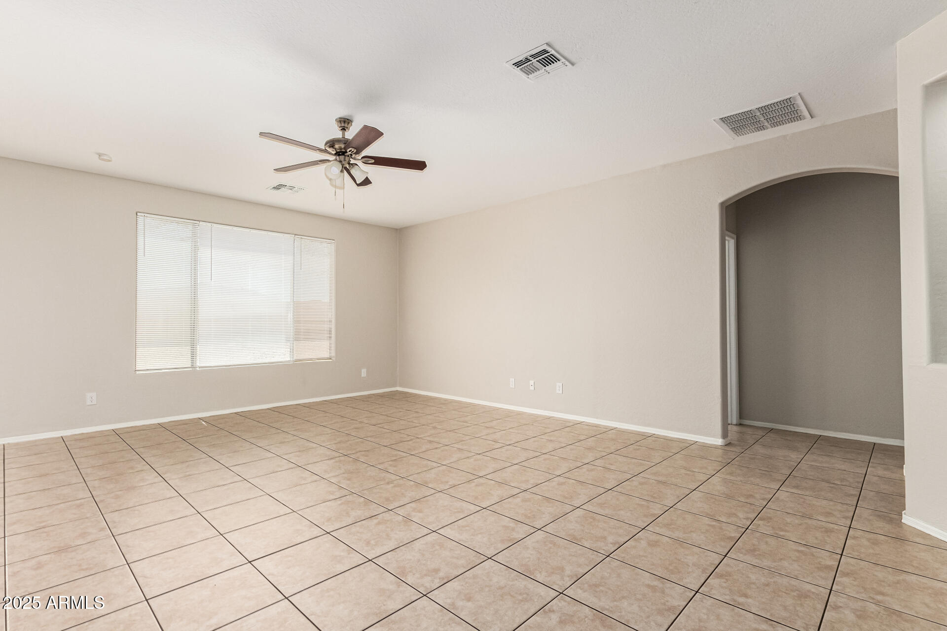 2313 West Carter Road Phoenix, AZ 85041 - Photo 2 of 32