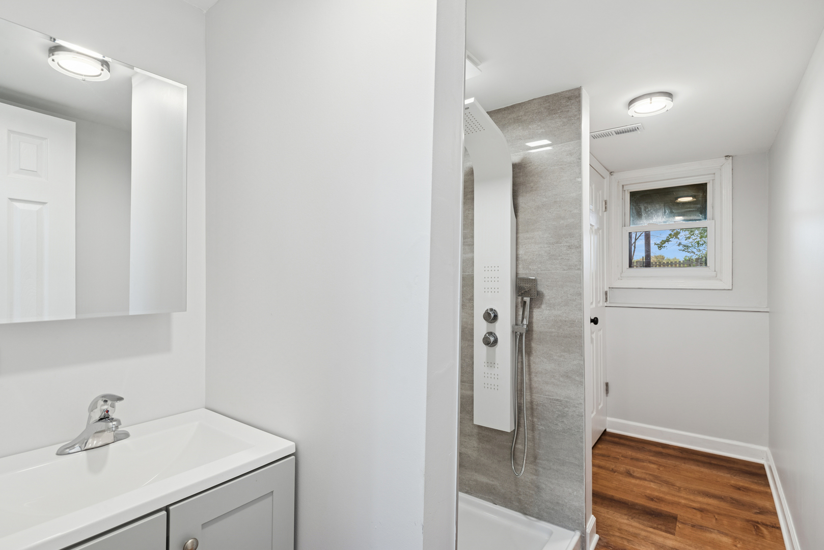 18 Greenview Road Oakwood Hills, IL 60013 - Photo 21 of 35 a bathroom with a sink and mirror