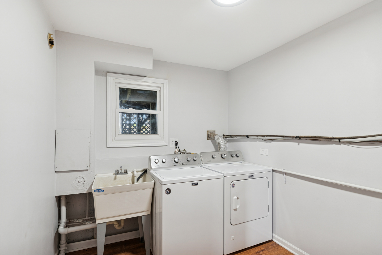 18 Greenview Road Oakwood Hills, IL 60013 - Photo 22 of 35 a utility room with a sink dryer and washer