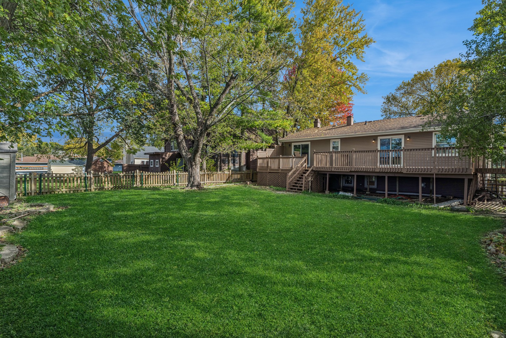 18 Greenview Road Oakwood Hills, IL 60013 - Photo 24 of 35 a view of a house with backyard and garden