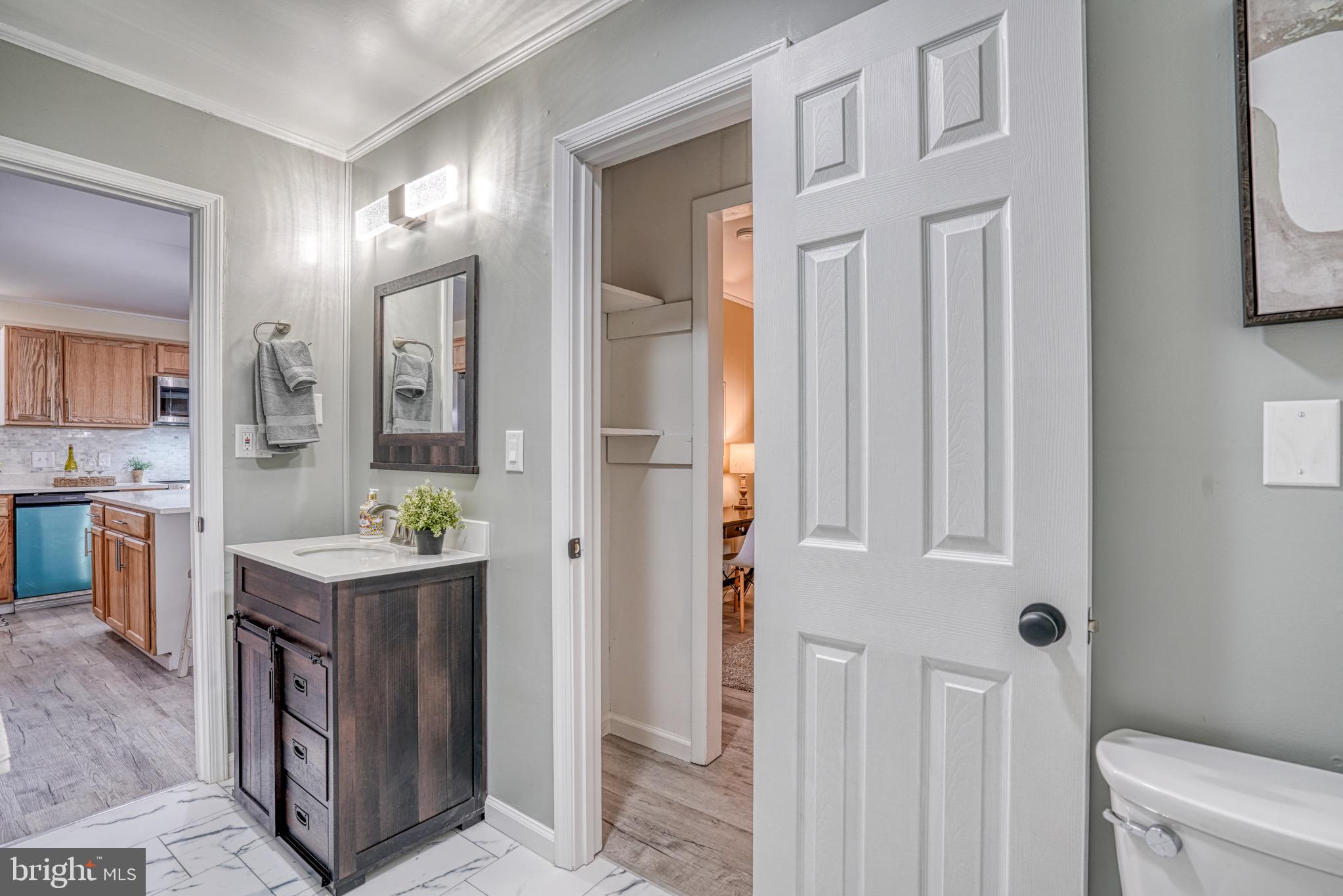 18 Oak Street Cambridge, MD 21613 - Photo 19 of 43 a view of entryway with livingroom and furniture