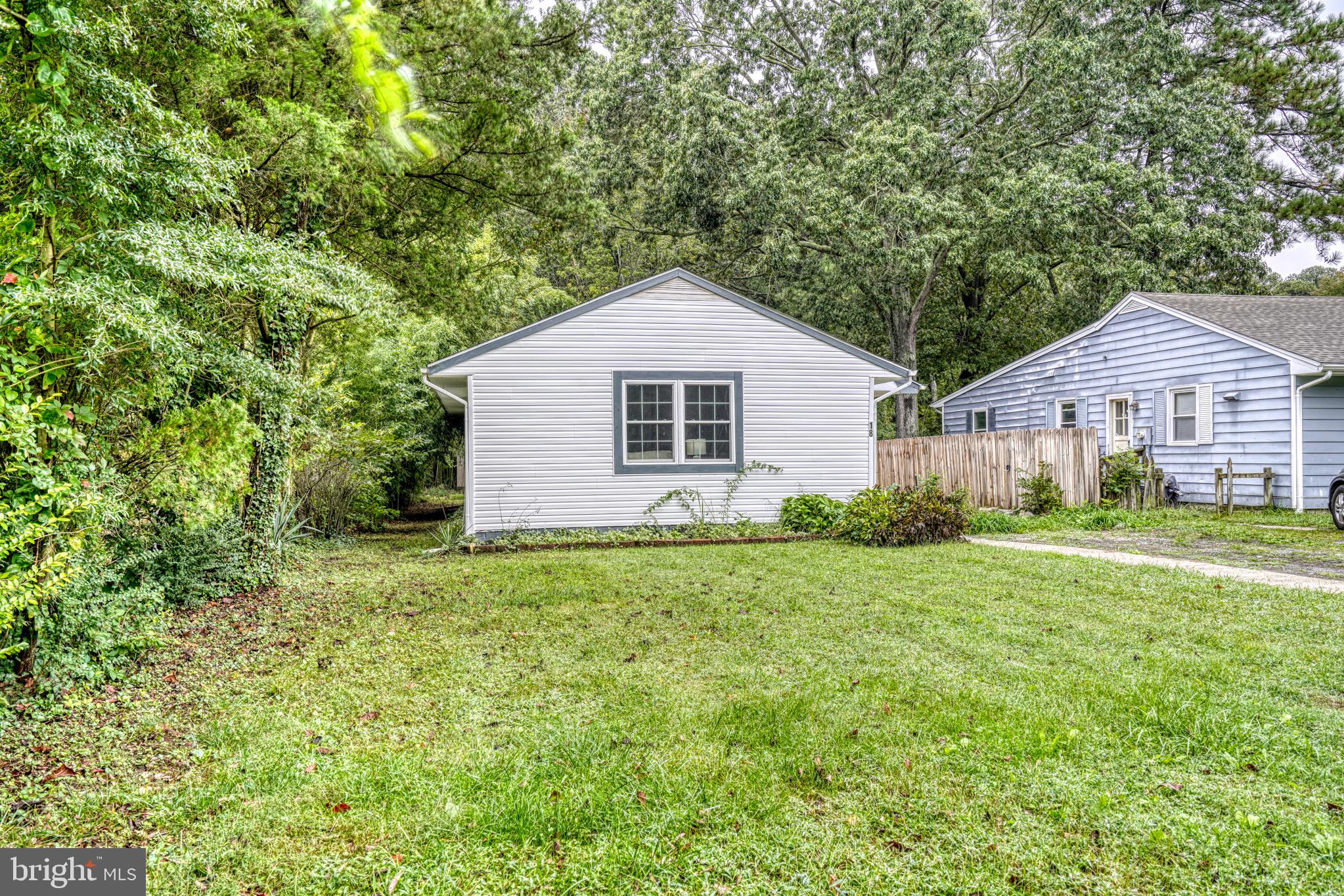 18 Oak Street Cambridge, MD 21613 - Photo 33 of 43 a front view of a house with garden