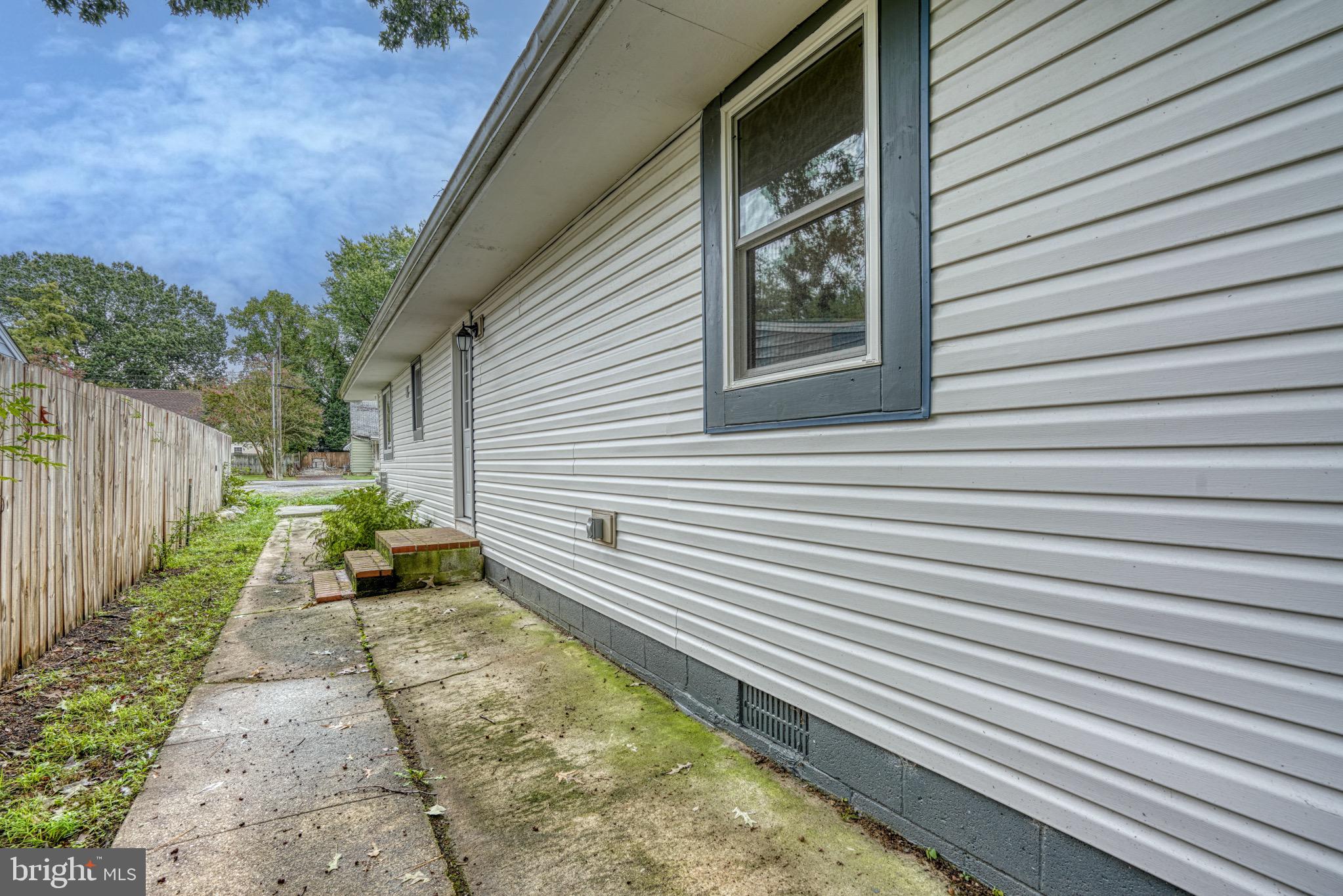 18 Oak Street Cambridge, MD 21613 - Photo 36 of 43 a view of a backyard with pathway
