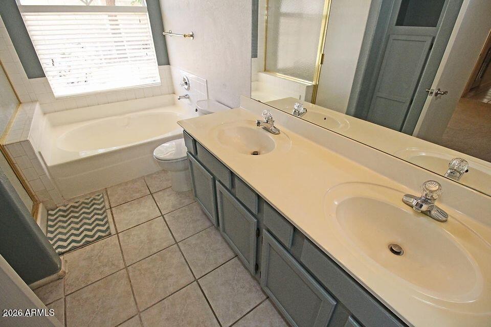 4340 East Amber Ridge Way Phoenix, AZ 85048 - Photo 12 of 31 Primary bathroom