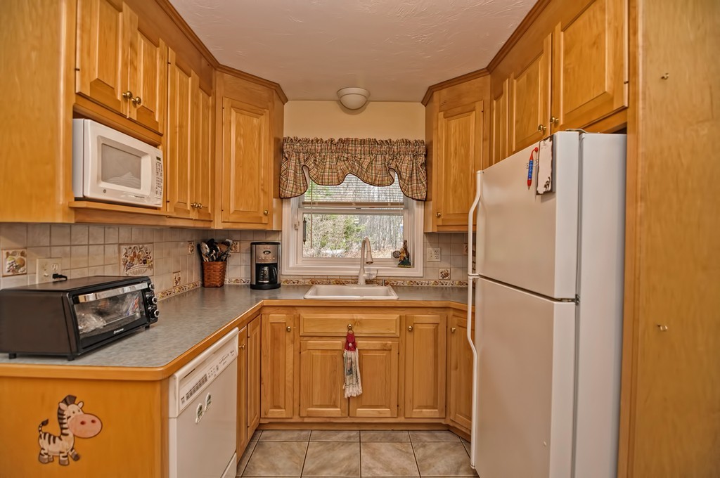 21 Summer Hill Road Medway, MA 02053 - Photo 6 of 30 Gallery Image 6
