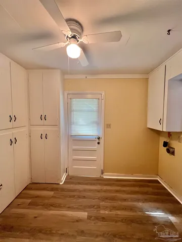 a view of a livingroom with an empty space