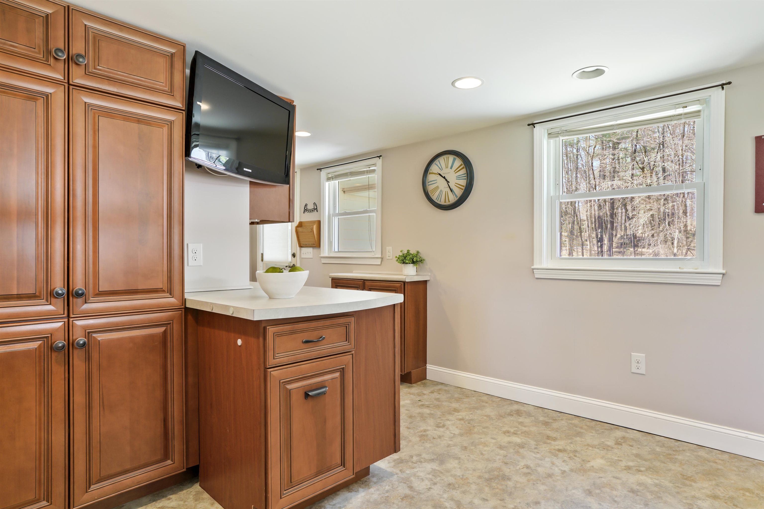 322 Boston Post Road Amherst, NH 03031 - Photo 8 of 31