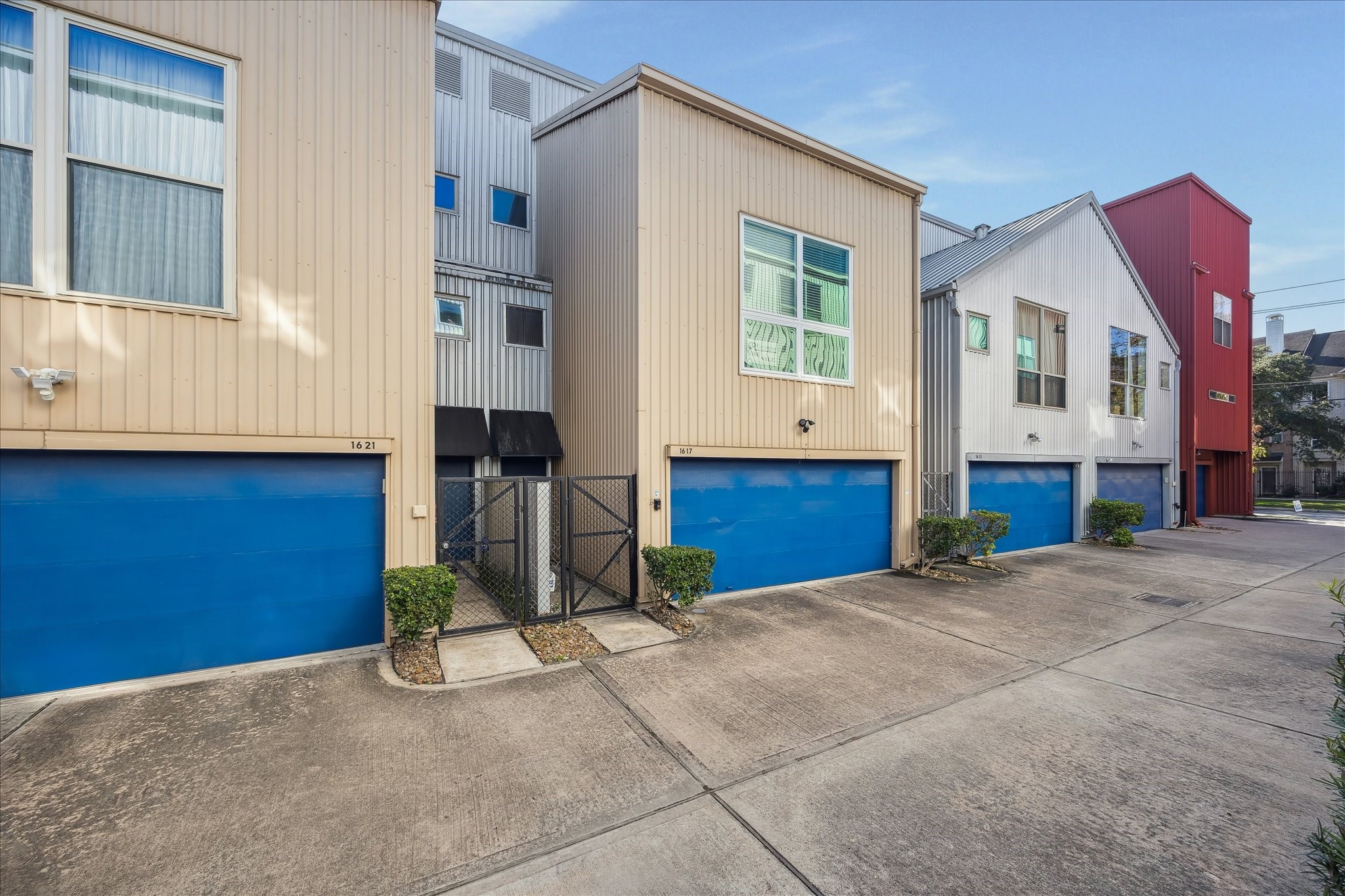 1617 Tuam Street Houston, TX 77004 - Photo 1 of 35 Clean architectural lines, large windows, and contemporary finishes create a striking first impression.