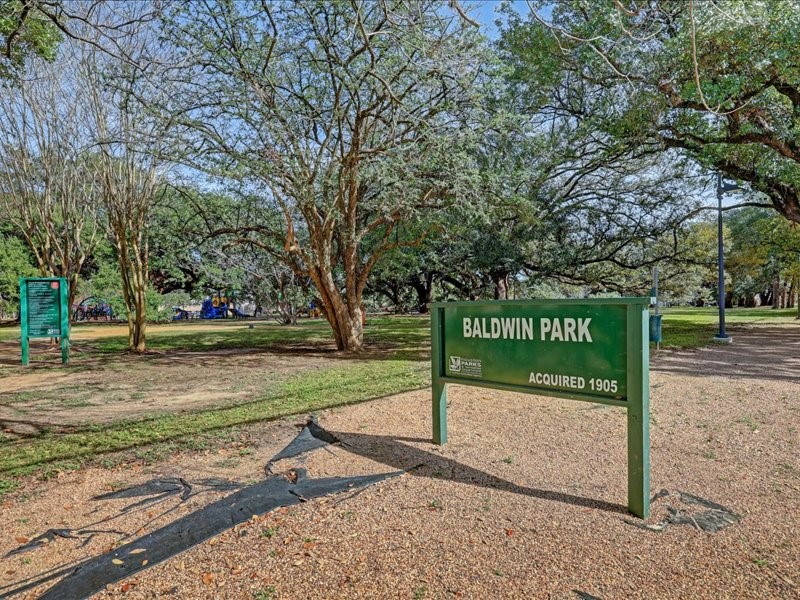 1617 Tuam Street Houston, TX 77004 - Photo 31 of 35 Only a few blocks from Elizabeth Baldwin Park, one of Midtown’s most beloved green spaces.