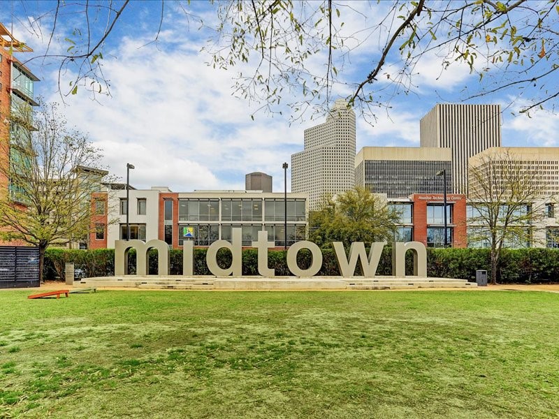 1617 Tuam Street Houston, TX 77004 - Photo 34 of 35 Walkable dining scene with a wide variety of restaurants, cafes, and bars.