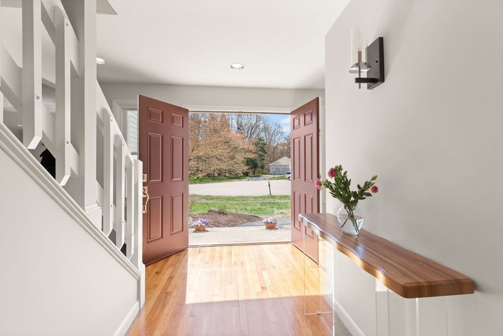 17 Niantic Road Sharon, MA 02067 - Photo 5 of 39