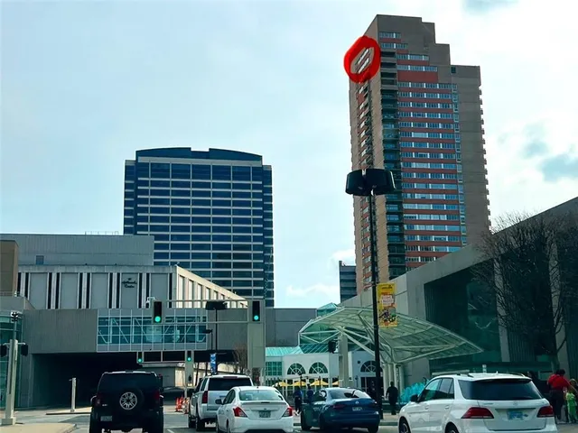 $648,500 | 2510 Grand Boulevard, Unit 3001, Kansas City, MO 64108