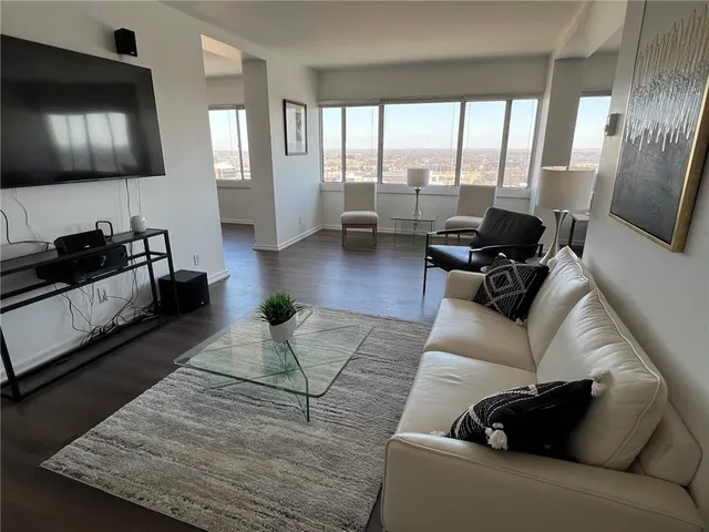 $648,500 | 2510 Grand Boulevard, Unit 3001, Kansas City, MO 64108