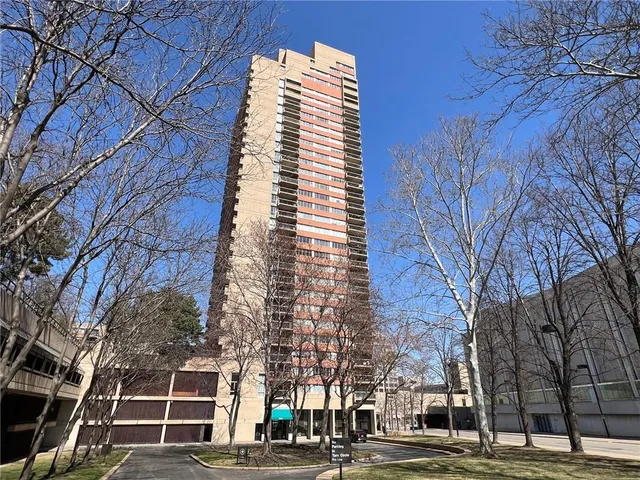 $648,500 | 2510 Grand Boulevard, Unit 3001, Kansas City, MO 64108
