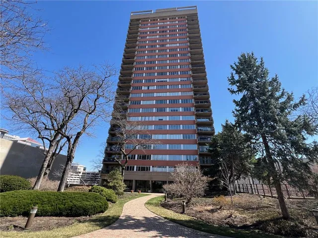$648,500 | 2510 Grand Boulevard, Unit 3001, Kansas City, MO 64108