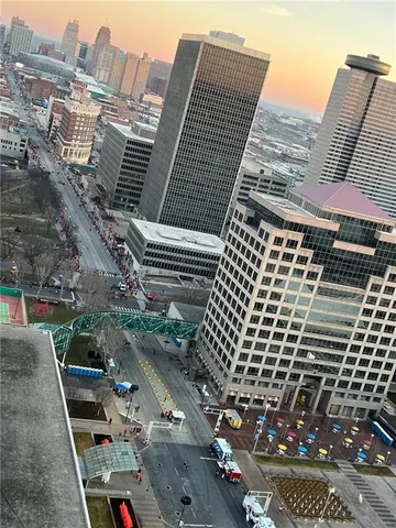 $648,500 | 2510 Grand Boulevard, Unit 3001, Kansas City, MO 64108