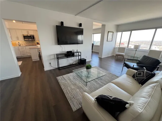 $648,500 | 2510 Grand Boulevard, Unit 3001, Kansas City, MO 64108