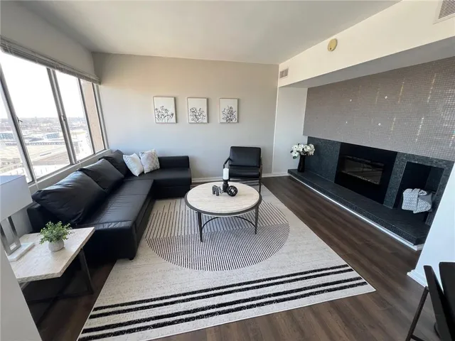 $648,500 | 2510 Grand Boulevard, Unit 3001, Kansas City, MO 64108