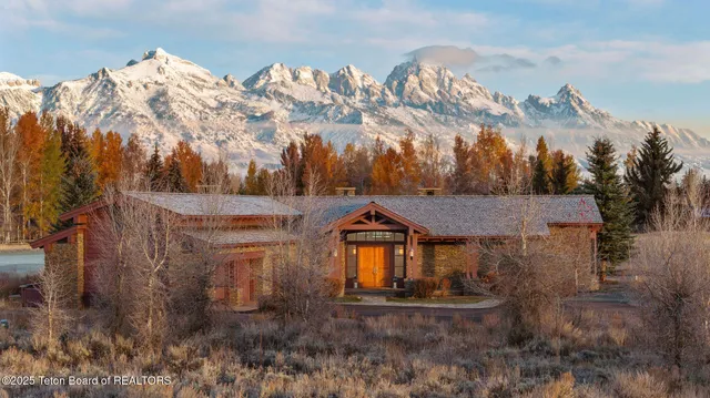 $6,395,000 | 6240 North Prickly Pear Lane, Jackson, WY 83001