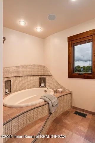 $6,395,000 | 6240 North Prickly Pear Lane, Jackson, WY 83001