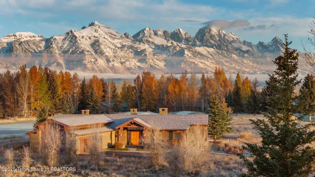 $6,395,000 | 6240 North Prickly Pear Lane, Jackson, WY 83001