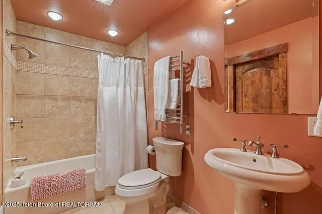 $6,395,000 | 6240 North Prickly Pear Lane, Jackson, WY 83001