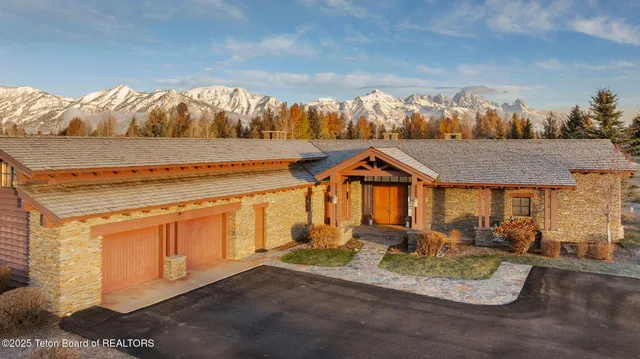 $6,395,000 | 6240 North Prickly Pear Lane, Jackson, WY 83001