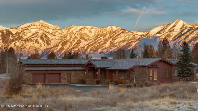 $6,395,000 | 6240 North Prickly Pear Lane, Jackson, WY 83001