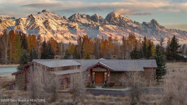 $6,395,000 | 6240 North Prickly Pear Lane, Jackson, WY 83001