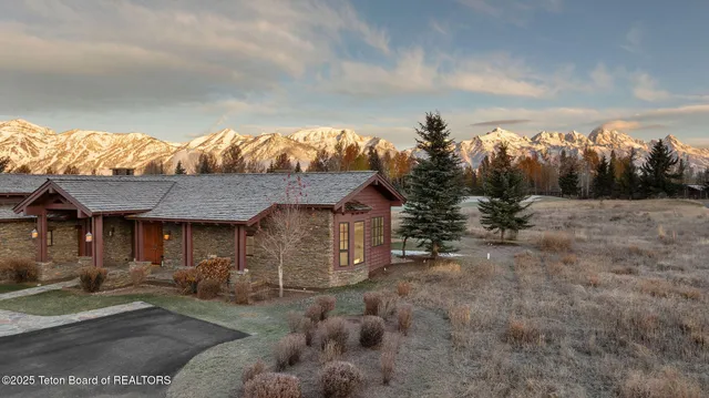 $6,395,000 | 6240 North Prickly Pear Lane, Jackson, WY 83001