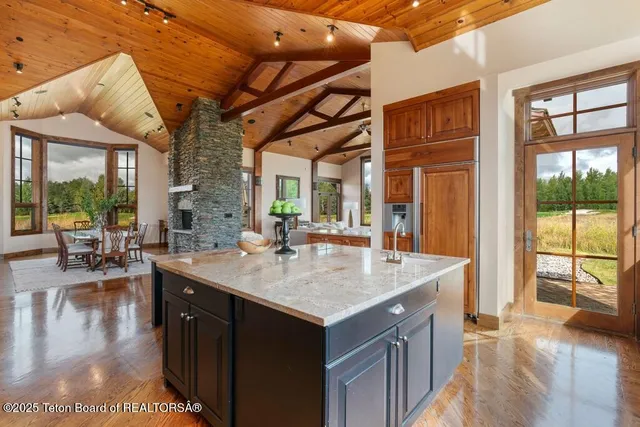 $6,395,000 | 6240 North Prickly Pear Lane, Jackson, WY 83001
