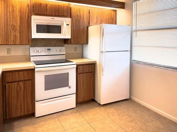 $1,900 | 3501 Village Boulevard, Unit 405, West Palm Beach, FL 33409