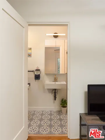 $6,695 | 5120 Willowcrest Avenue, North Hollywood, CA 91601