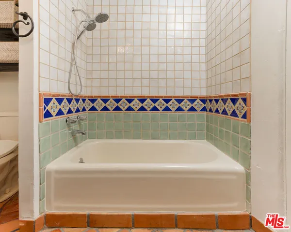 $6,695 | 5120 Willowcrest Avenue, North Hollywood, CA 91601