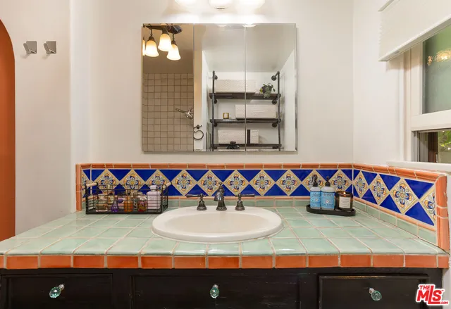 $6,695 | 5120 Willowcrest Avenue, North Hollywood, CA 91601