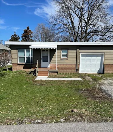 $950 | 1804 West Highway 50, O'Fallon, IL 62269