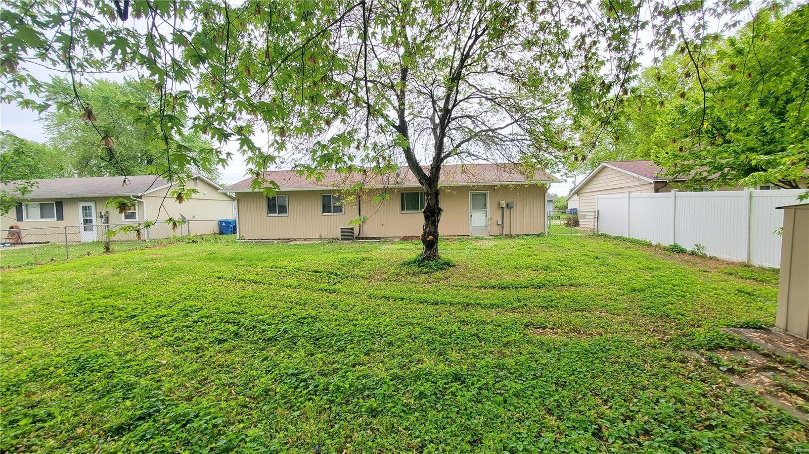 2557 Reveres Route Granite City, IL 62040 - Photo 4 of 34 Gallery Image 4