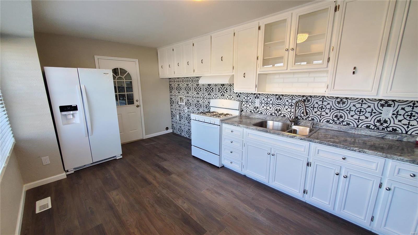 2557 Reveres Route Granite City, IL 62040 - Photo 10 of 34 Gallery Image 10
