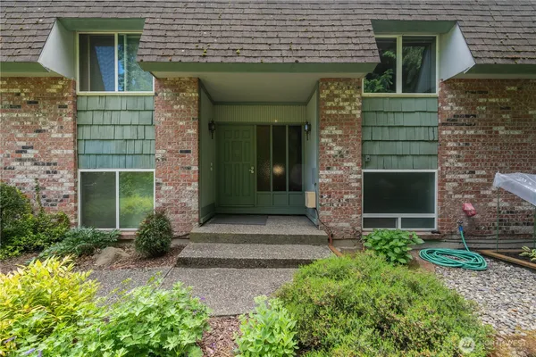 $1,850 | 6107 Northeast 194th Place, Kenmore, WA 98028