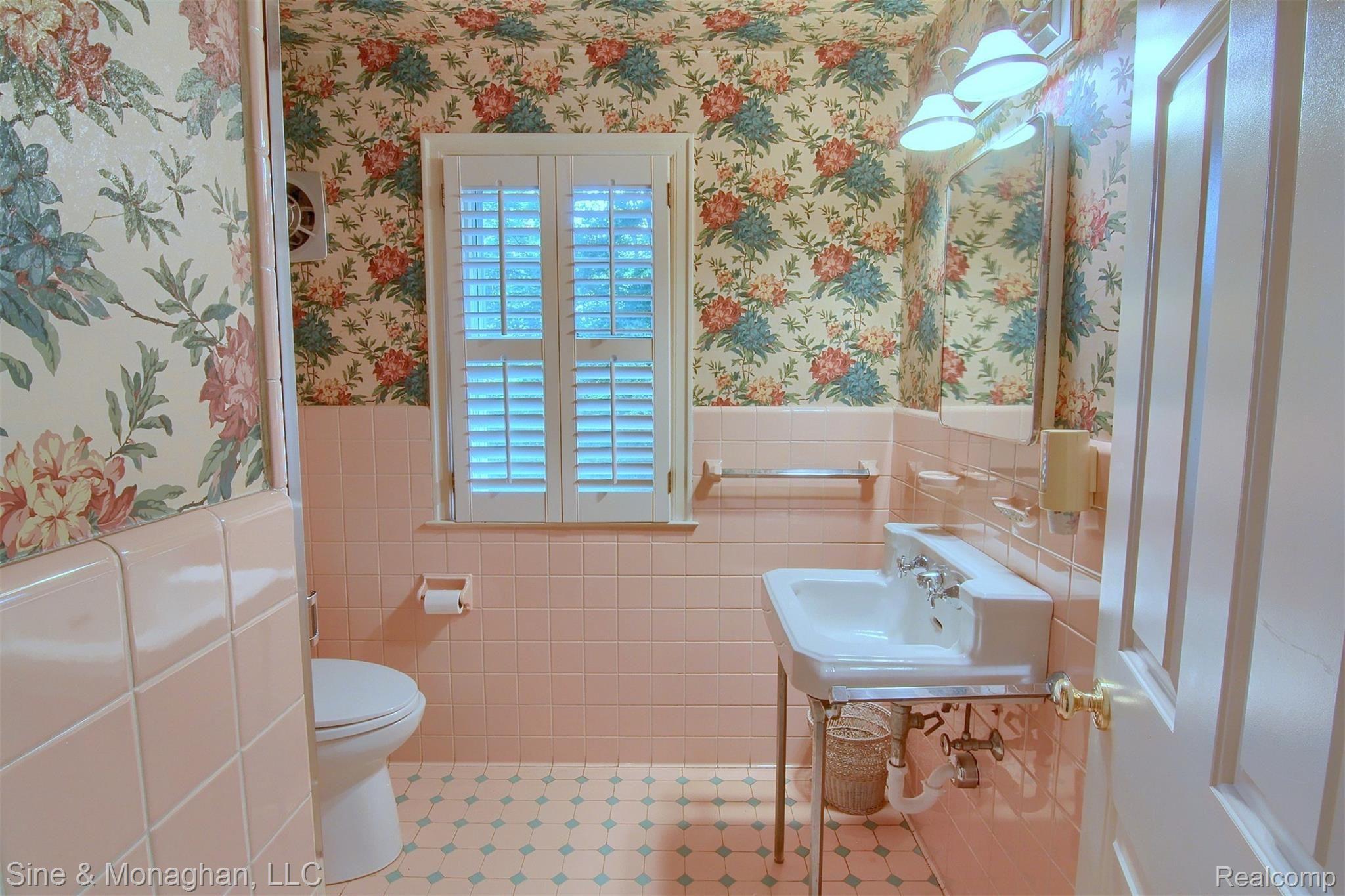1020 Devonshire Road Grosse Pointe, MI 48230 - Photo 18 of 41 22-Bathroom.jpg