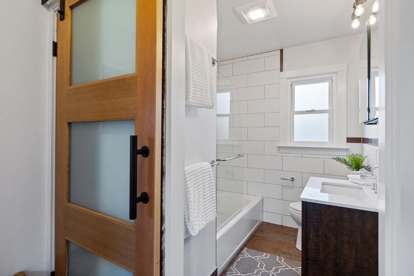 3946 La Colina Road El Sobrante, CA 94803 - Photo 21 of 49 a bathroom with a bathtub sink and mirror