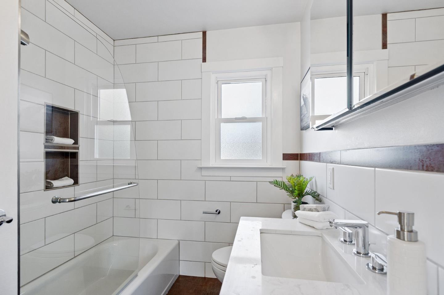 3946 La Colina Road El Sobrante, CA 94803 - Photo 23 of 49 a bathroom with a bathtub sink and mirror