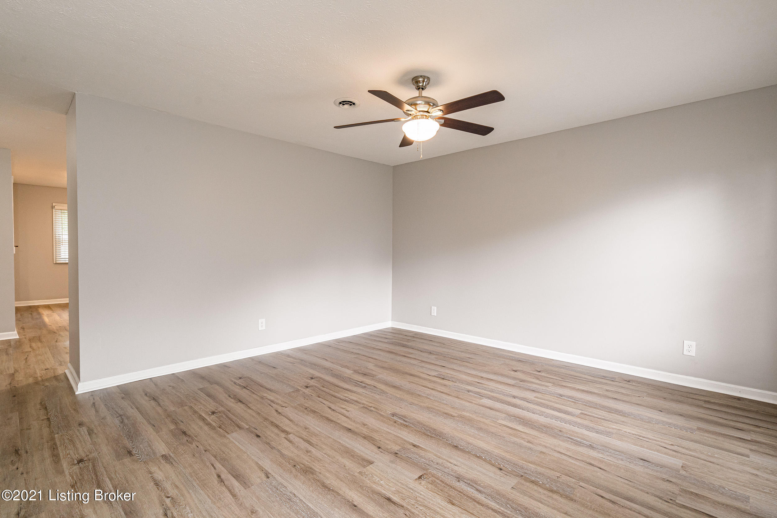 6807 Barbrook Road Louisville, KY 40258 - Photo 9 of 44 6807 Barbrook Rd-22
