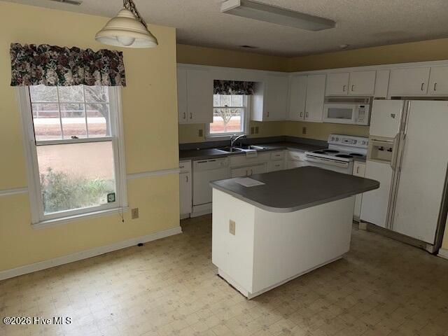 4511 Rivershore Drive New Bern, NC 28560 - Photo 4 of 22 Kitchen View 1