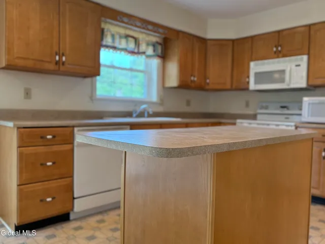 $343,400 | 11 Granview Drive, Granville, NY 12832