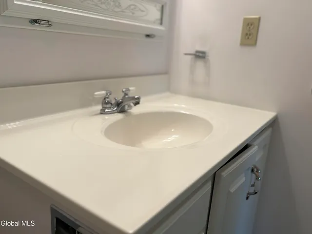 $343,400 | 11 Granview Drive, Granville, NY 12832