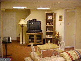 236 Norfolk Road Warminster, PA 18974 - Photo 4 of 6 Gallery Image 4
