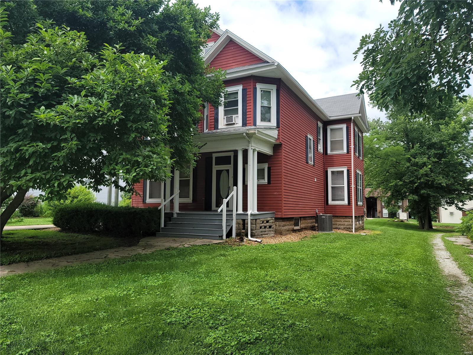 211 Pleasant Street Hillsboro, IL 62049 - Photo 1 of 19 Gallery Image 1