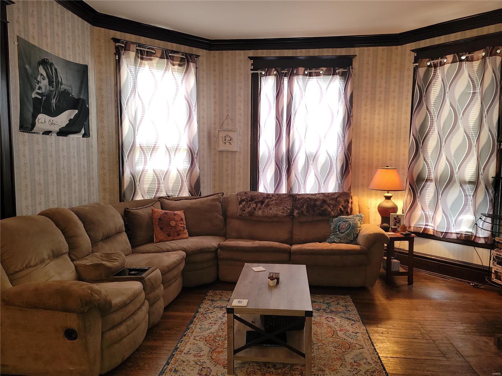 211 Pleasant Street Hillsboro, IL 62049 - Photo 7 of 19 Gallery Image 7