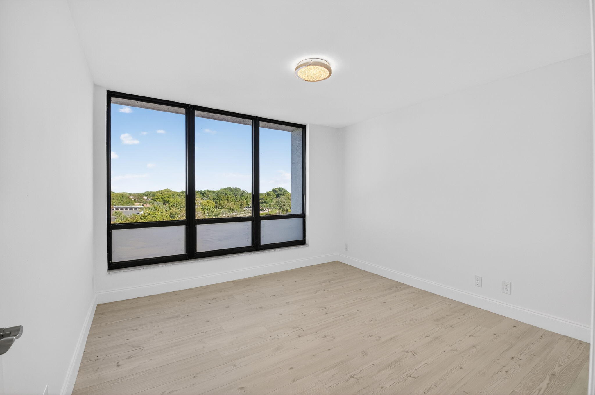 7738 Lakeside Boulevard, Unit 352 Boca Raton, FL 33434 - Photo 17 of 60 Guest Bedroom